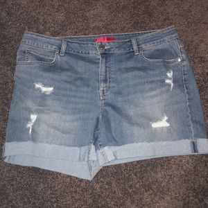 Jennifer Lopez Jean shorts